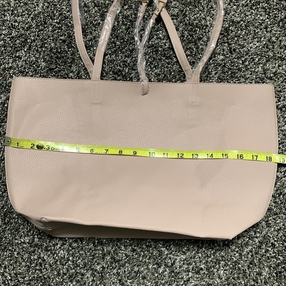 Badgley Mischka Decorative Chain Tote - Picture 9 of 12